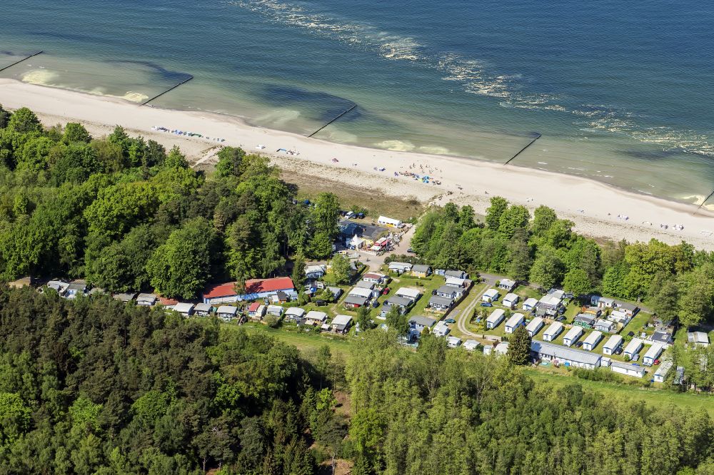Luftaufnahme Ückeritz - Campingplatz an der Meeresküste der Ostsee in Ückeritz im Bundesland Mecklenburg-Vorpommern, Deutschland