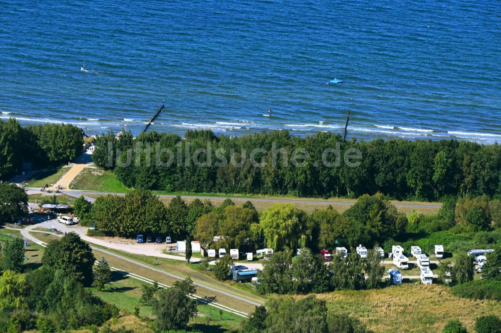 Zingst von oben - Campingplatz an der Meeresküste der Ostsee in Zingst im Bundesland Mecklenburg-Vorpommern, Deutschland