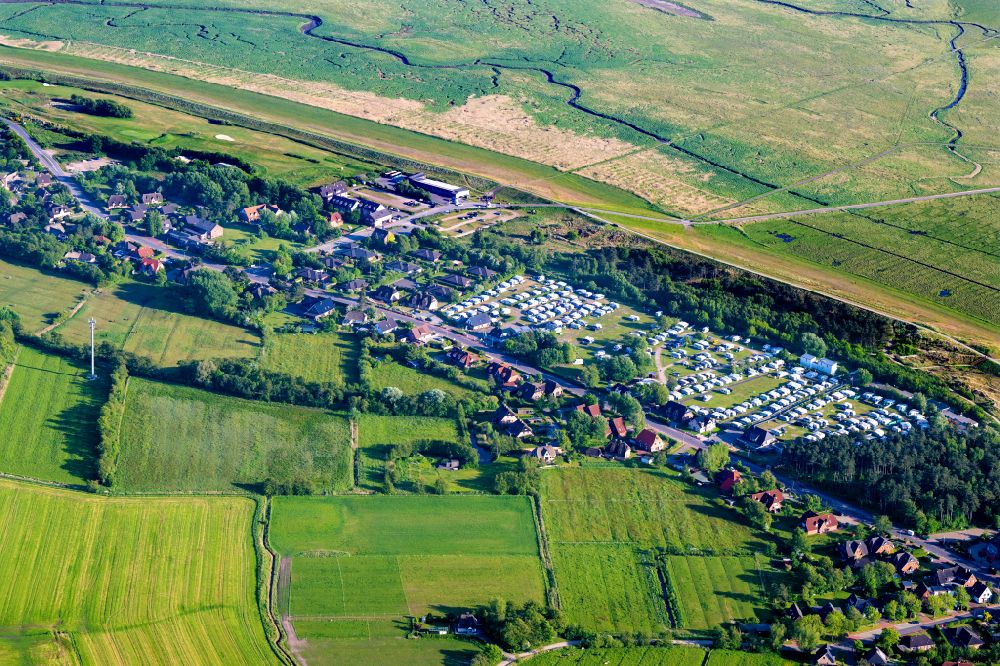 Luftaufnahme Sankt Peter-Ording - Campingplatz Rosen Camp Kniese mit Wohnwagen und Zelten in Sankt Peter-Ording im Bundesland Schleswig-Holstein, Deutschland