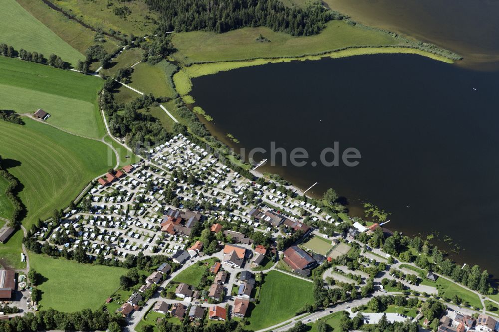 Füssen aus der Vogelperspektive: Campingplatz am Seeufer des Hopfensee in Füssen im Bundesland Bayern, Deutschland