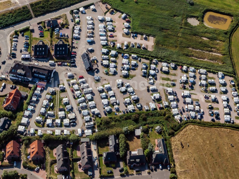 Luftbild Sankt Peter-Ording - Campingplatz mit Wohnwagen und Wohnmobilen in Sankt Peter-Ording im Bundesland Schleswig-Holstein, Deutschland