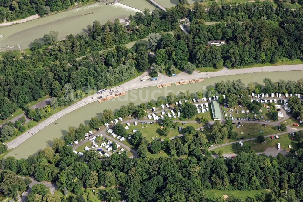 Luftbild München - Campingplatz mit Wohnwagen und Zelten an der Isar- Floßlände in München Thalkirchen im Bundesland Bayern, Deutschland