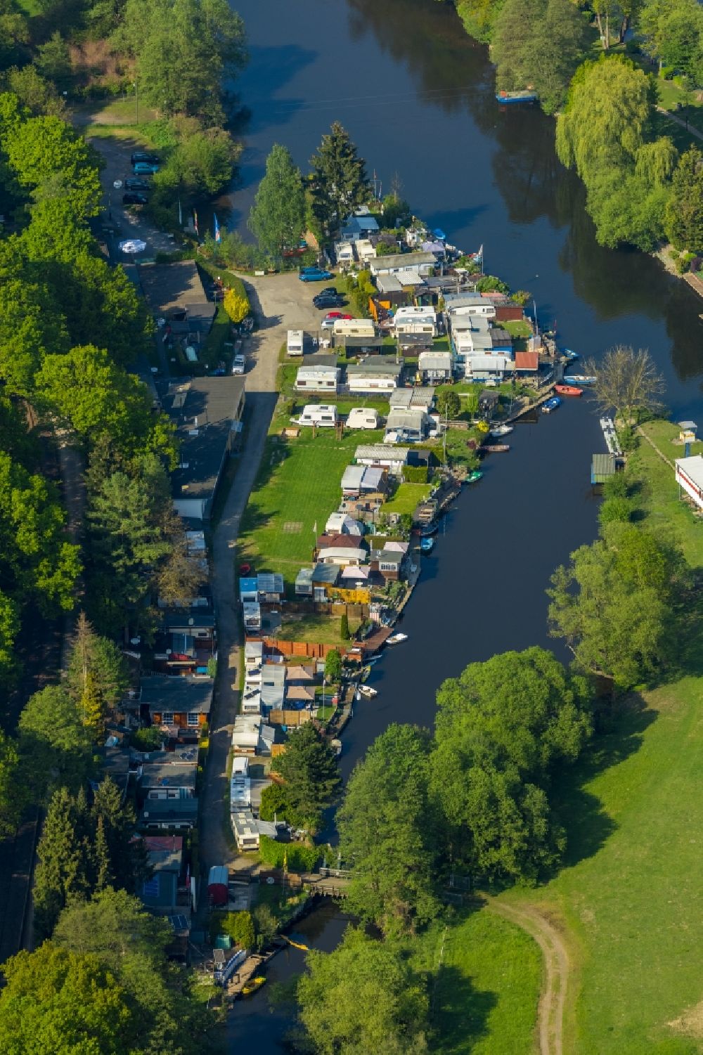 Witten aus der Vogelperspektive: Campingplatz mit Wohnwagen und Zelten im Ortsteil Bommern in Witten im Bundesland Nordrhein-Westfalen, Deutschland