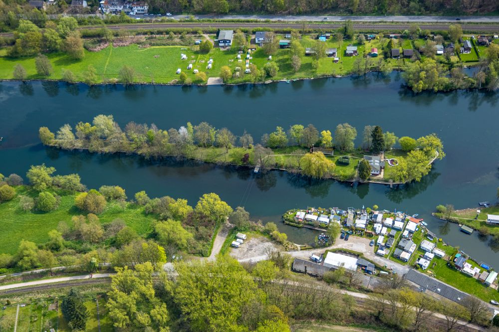 Witten aus der Vogelperspektive: Campingplatz mit Wohnwagen und Zelten im Ortsteil Bommern in Witten im Bundesland Nordrhein-Westfalen, Deutschland