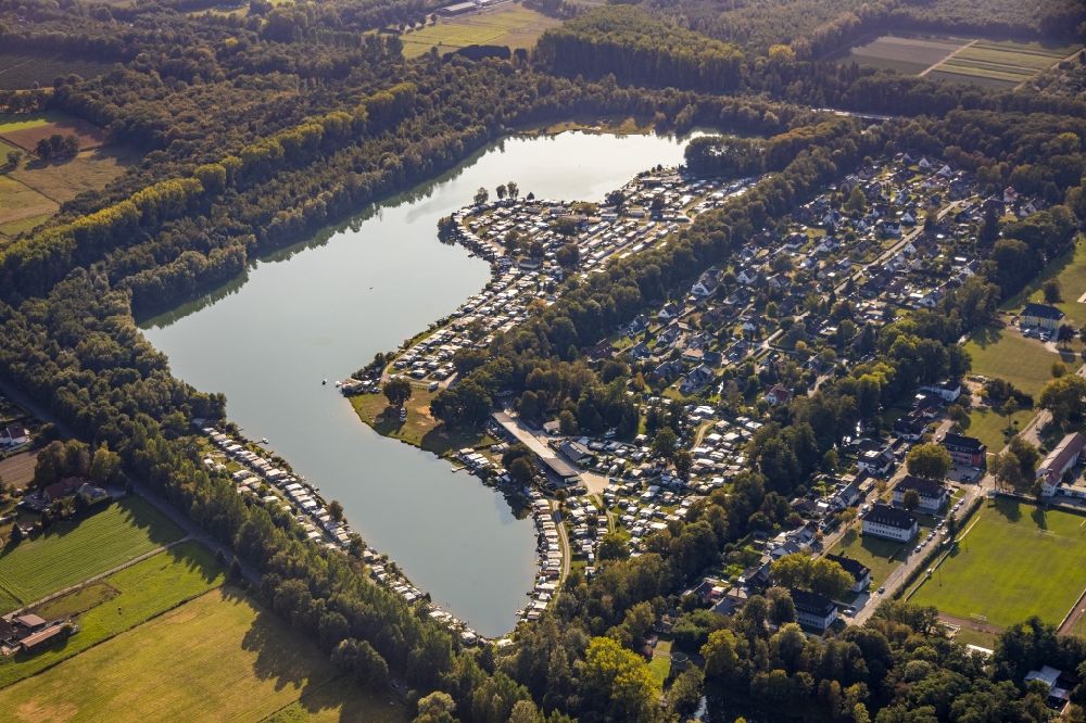 Luftaufnahme Lippstadt - Campingplatz mit Wohnwagen und Zelten im Ortsteil Lipperbruch in Lippstadt im Bundesland Nordrhein-Westfalen, Deutschland