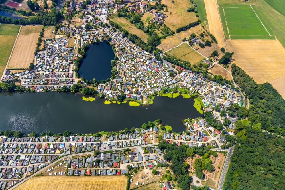 Rees von oben - Campingplatz mit Wohnwagen und Zelten im Ortsteil Mehr in Rees im Bundesland Nordrhein-Westfalen, Deutschland