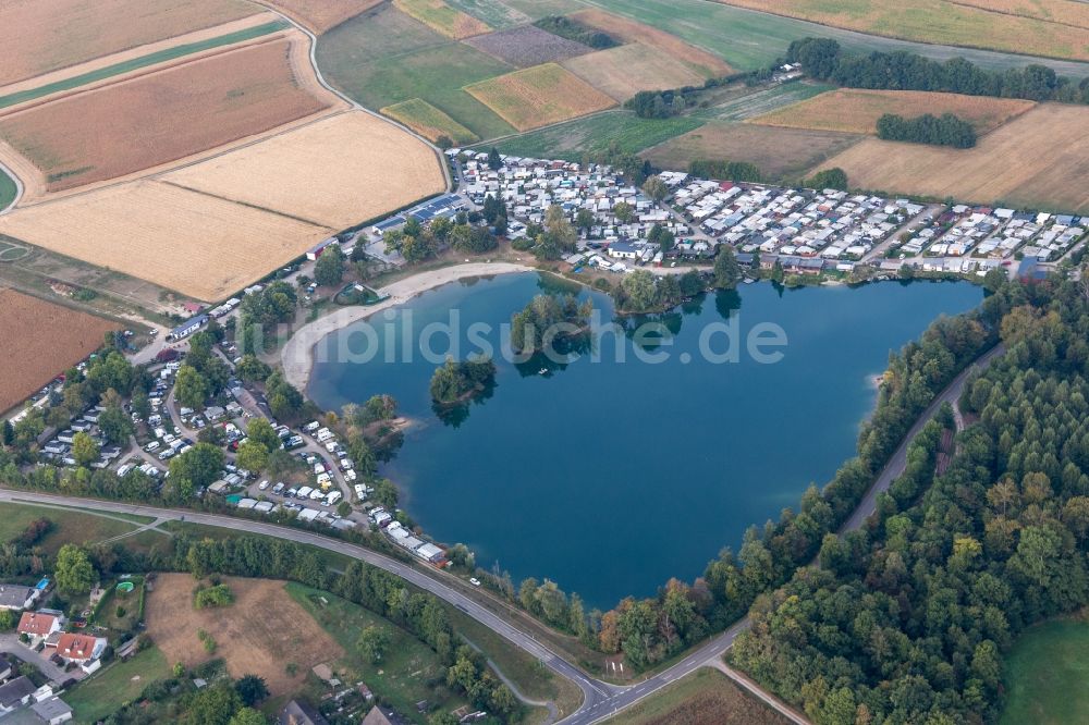 Luftaufnahme Bühl - Campingplatz mit Wohnwagen und Zelten im Ortsteil Oberbruch in Bühl im Bundesland Baden-Württemberg, Deutschland