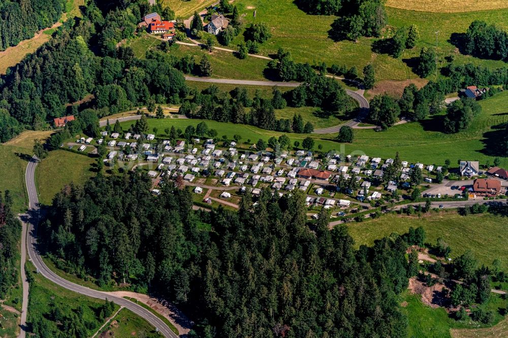 Luftaufnahme Sankt Peter - Campingplatz mit Wohnwagen und Zelten in Sankt Peter im Bundesland Baden-Württemberg, Deutschland