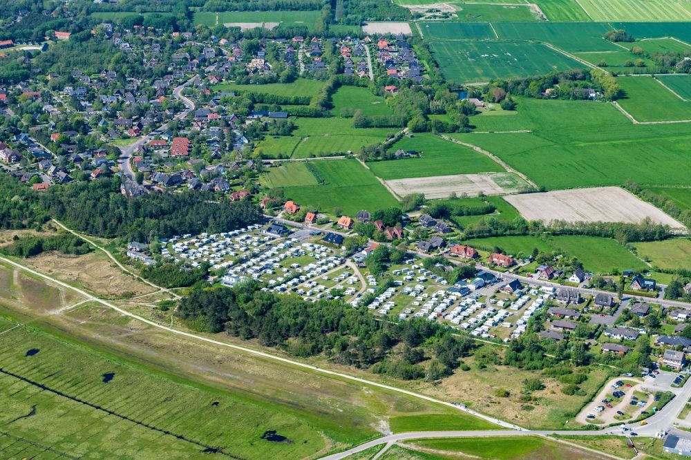 Luftbild Sankt Peter-Ording - Campingplatz mit Wohnwagen und Zelten in Sankt Peter-Ording im Bundesland Schleswig-Holstein, Deutschland