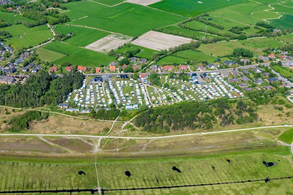 Luftaufnahme Sankt Peter-Ording - Campingplatz mit Wohnwagen und Zelten in Sankt Peter-Ording im Bundesland Schleswig-Holstein, Deutschland
