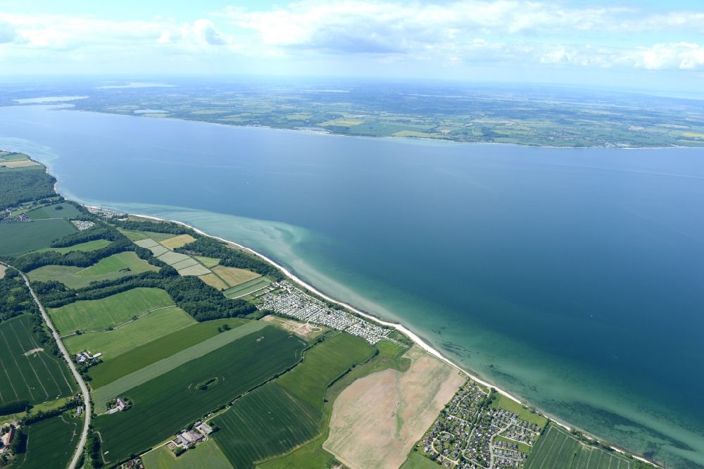 Luftaufnahme Schwedeneck - Campingplatz mit Wohnwagen und Zelten in Schwedeneck im Bundesland Schleswig-Holstein