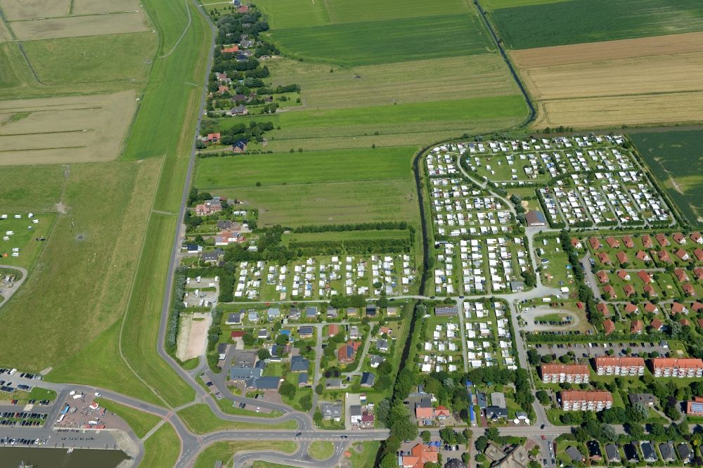 Wurster Nordseeküste aus der Vogelperspektive: Campingplatz mit Wohnwagen und Zelten in Wurster Nordseeküste im Bundesland Niedersachsen