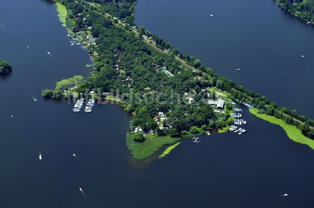 Luftaufnahme Caputh - Campingplätze auf der Wentorf- Insel umgeben vom Petzinsee und Templiner See im westlichen Süden von Potsdam im Bundesland Brandenburg