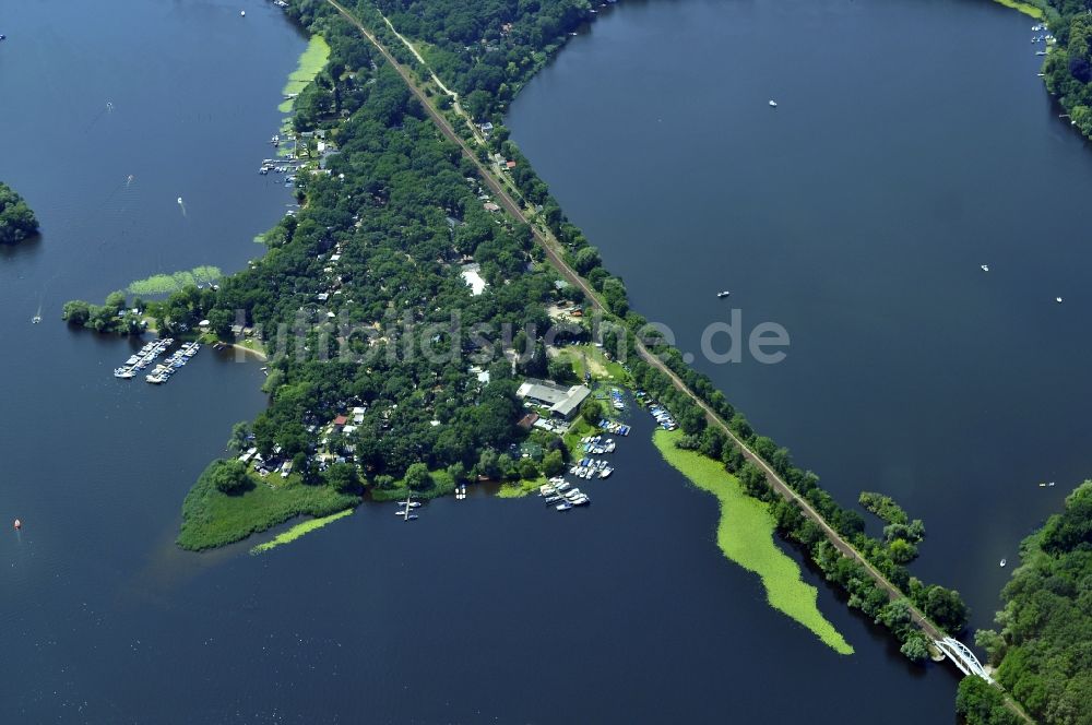 Luftbild Caputh - Campingplätze auf der Wentorf- Insel umgeben vom Petzinsee und Templiner See im westlichen Süden von Potsdam im Bundesland Brandenburg