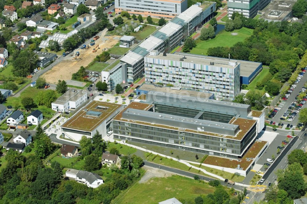 Gießen von oben - Campus- Gebäude der Universität der Justus-Liebig-Universität Gießen am Heinrich-Buff-Ring in Gießen im Bundesland Hessen, Deutschland