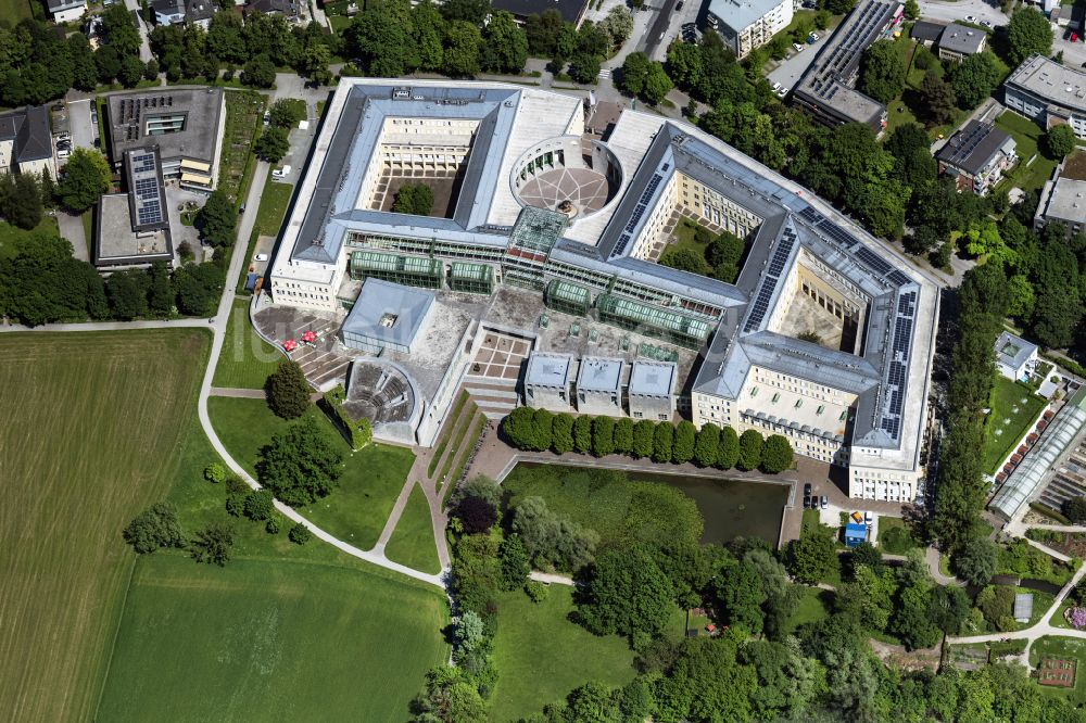 Salzburg von oben - Campus- Gebäude der Universität Natur- und Lebenswissenschaftliche Fakultät in Salzburg in Österreich