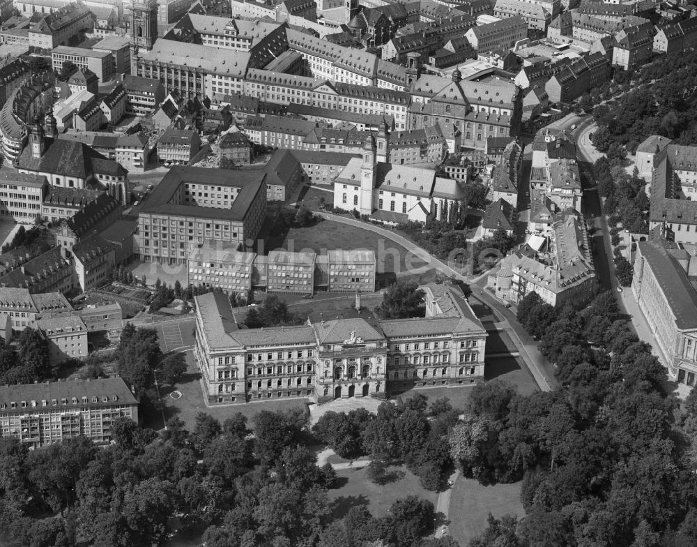 Würzburg von oben - Campus- Gebäude der Universität Neue Universität Würzburg in Würzburg im Bundesland Bayern, Deutschland