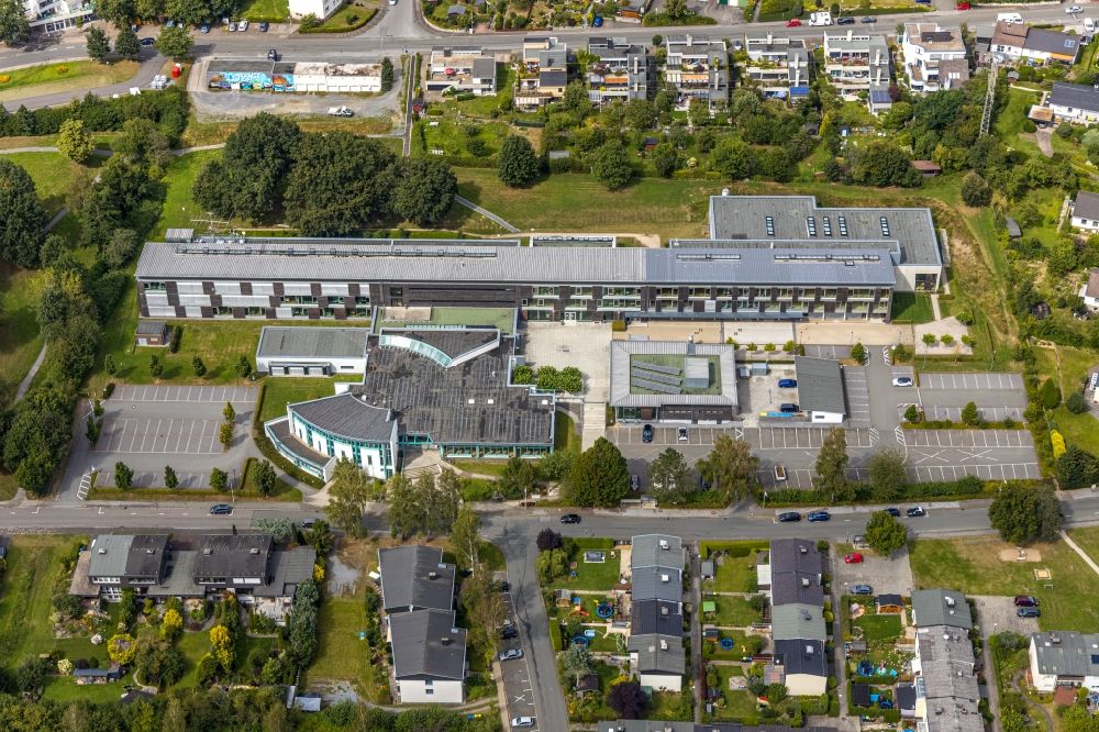 Luftbild Meschede - Campus- Gebäude der Fachhochschule Fachhochschule Südwestfalen an der Lindenstraße in Meschede im Bundesland Nordrhein-Westfalen, Deutschland