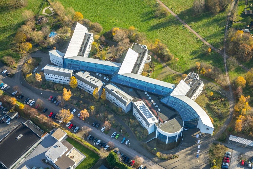 Witten aus der Vogelperspektive: Campus- Gebäude der privaten Universität Witten/Herdecke in Witten im Bundesland Nordrhein-Westfalen