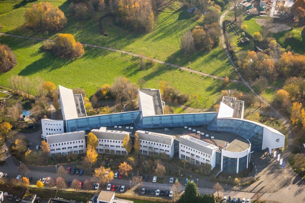 Luftaufnahme Witten - Campus- Gebäude der privaten Universität Witten/Herdecke in Witten im Bundesland Nordrhein-Westfalen