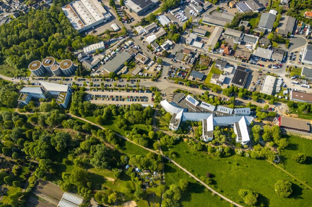Luftaufnahme Witten - Campus- Gebäude der privaten Universität Witten/Herdecke in Witten im Bundesland Nordrhein-Westfalen