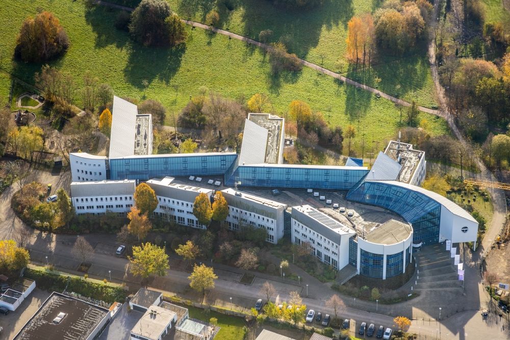 Witten von oben - Campus- Gebäude der privaten Universität Witten/Herdecke in Witten im Bundesland Nordrhein-Westfalen