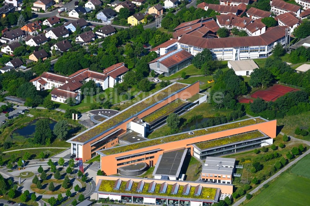 Luftaufnahme Hof - Campus- Gebäude der Universität am Alfons-Goppel-Platz in Hof im Bundesland Bayern, Deutschland