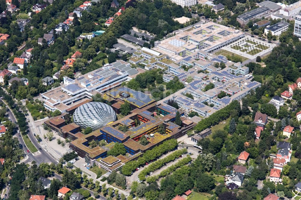 Luftaufnahme Berlin - Campus- Gebäude der Universität Freie Universität Berlin an der Kaiserswerther Straße im Ortsteil Dahlem in Berlin, Deutschland