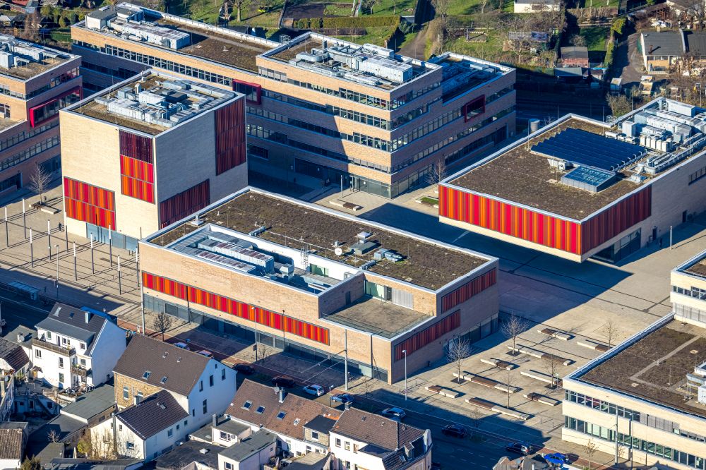 Luftaufnahme Mülheim an der Ruhr - Campus- Gebäude der Universität Hochschule Ruhr West - Campus Mülheim in Mülheim an der Ruhr im Bundesland Nordrhein-Westfalen, Deutschland