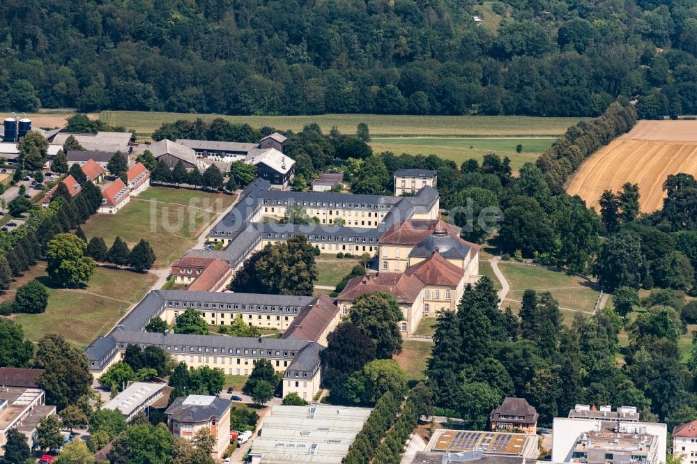 Luftaufnahme Hohenheim - Campus- Gebäude der Universität Hohenheim im Schloss Hohenheim in Hohenheim im Bundesland Baden-Württemberg, Deutschland