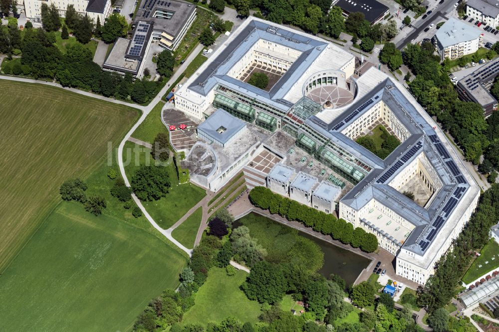 Luftaufnahme Salzburg - Campus- Gebäude der Universität Natur- und Lebenswissenschaftliche Fakultät in Salzburg in Österreich