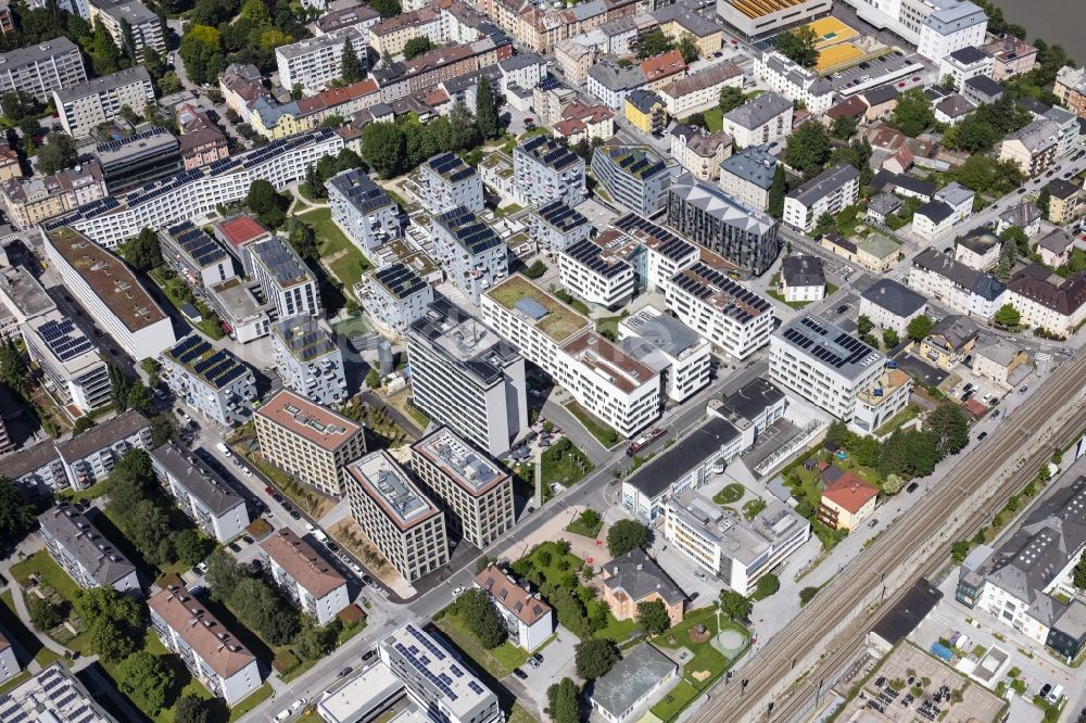 Salzburg von oben - Campus- Gebäude der Universität Paracelsus Medizinische Privatuniversität in Salzburg in Österreich