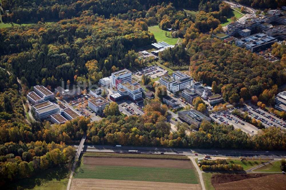 Luftaufnahme Ulm - Campus- Gebäude der Universität Ulm an der Helmholtzstraße in Ulm im Bundesland Baden-Württemberg, Deutschland