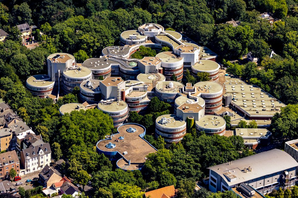Luftaufnahme Duisburg - Campus- Gebäude der Universität - umgangssprachlich Keksdosen genannt - Essen-Duisburg im Bundesland Nordrhein-Westfalen