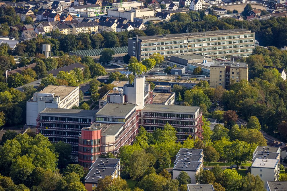 Siegen von oben - Campus- Gebäude der Universität Universität Siegen - Hölderlin Campus in Siegen im Bundesland Nordrhein-Westfalen, Deutschland