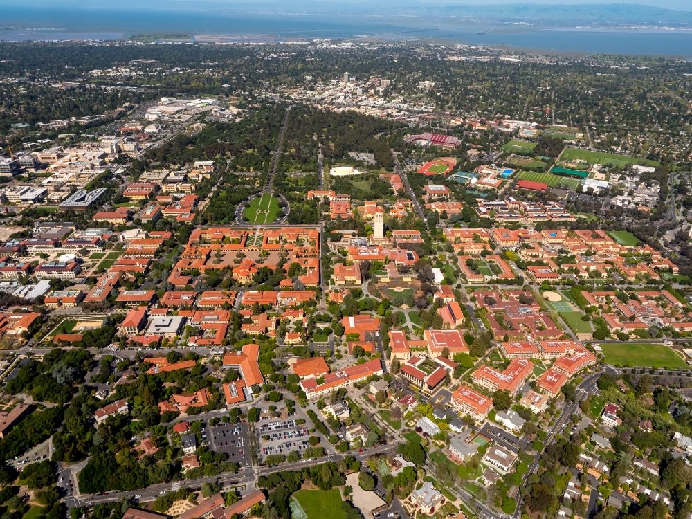 Stanford von oben - Campus- Gelände und Gebäude der Universität Stanford University in Stanford in Kalifornien in den USA