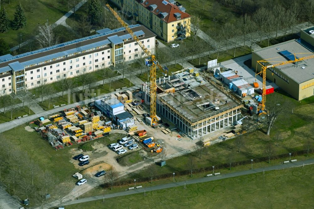 Luftaufnahme Erfurt - Campus- Universitäts- Bereich mit Neubau- Baustelle Forschungsneubau Weltbeziehungen der Universität in Erfurt im Bundesland Thüringen, Deutschland
