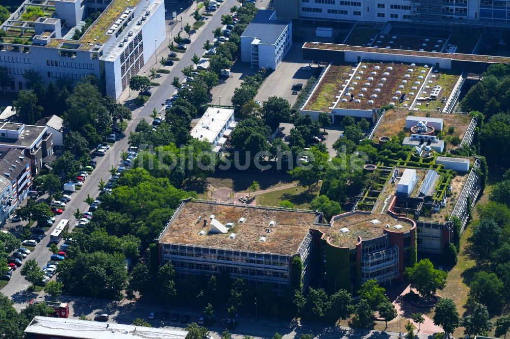Karlsruhe aus der Vogelperspektive: Carl-Engler-Schule im Ortsteil Südweststadt in Karlsruhe im Bundesland Baden-Württemberg, Deutschland