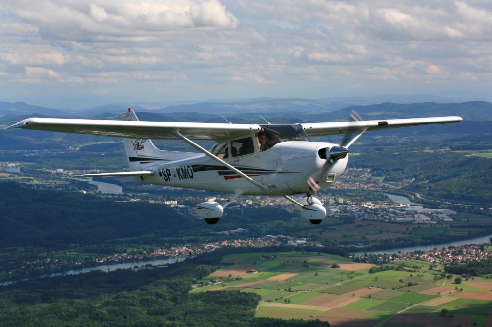 Luftaufnahme Bad Säckingen - Cessna 172 SP-KMO über der Landschaft am Hochrhein bei Bad Säckingen im Bundesland Baden-Württemberg