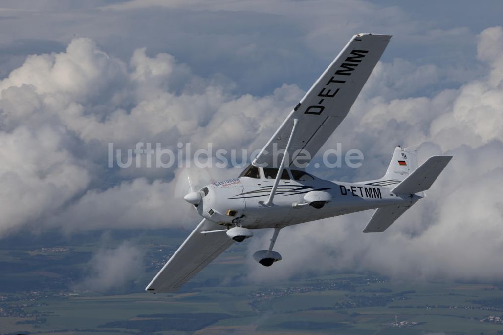 Altenburg von oben - Cessna 172 mit modernen Thielert Dieseltriebwerk über dem Flugplatz Altenburg-Nobitz