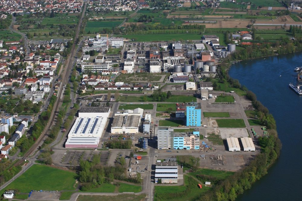 Grenzach-Wyhlen von oben - Chemieunternehmen im Industrie- und Gewerbegebiet in Grenzach-Wyhlen im Bundesland Baden-Württemberg, Deutschland