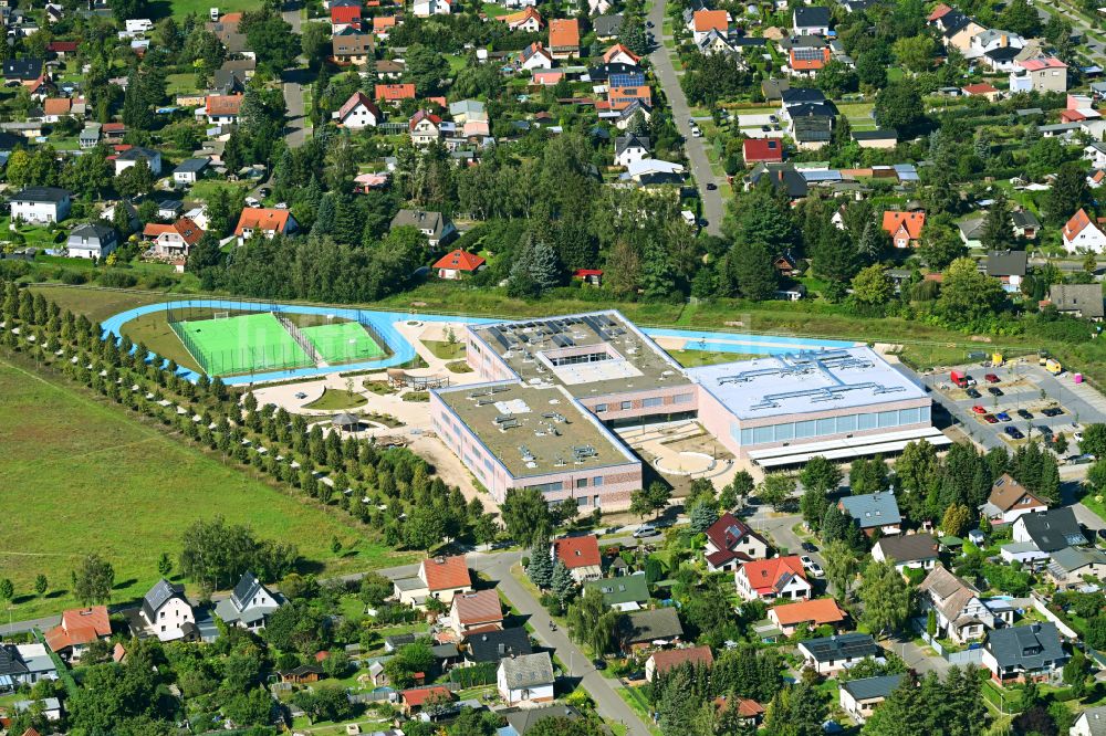 Luftbild Fredersdorf-Vogelsdorf - Chulgebäude an der Landstraße - Lenbachstraße in Fredersdorf-Vogelsdorf im Bundesland Brandenburg, Deutschland