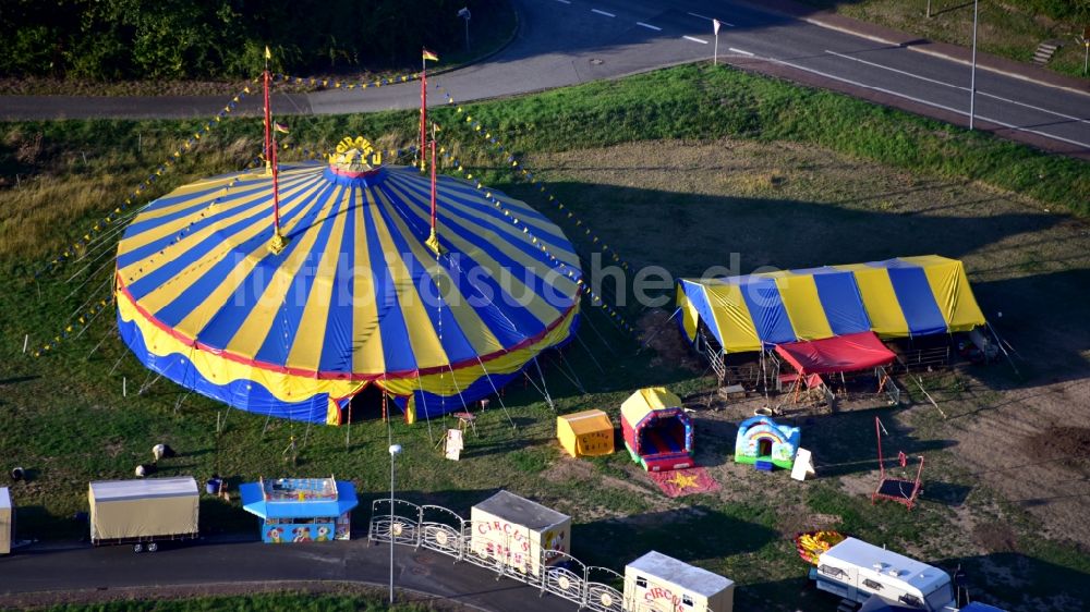 Vettelschoß aus der Vogelperspektive: Circus Balu im Bundesland Rheinland-Pfalz, Deutschland