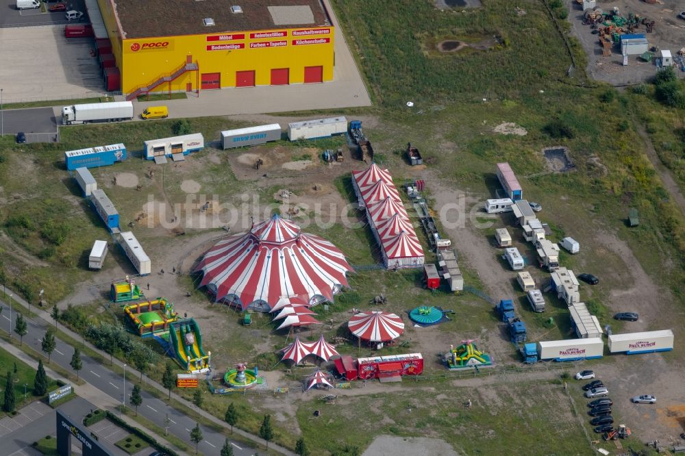 Luftaufnahme Oberhausen - Circus- Zelt- Kuppeln des Zirkus Circus Paul Busch in Oberhausen im Bundesland Nordrhein-Westfalen, Deutschland