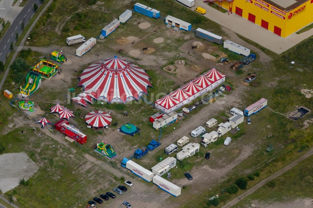 Oberhausen von oben - Circus- Zelt- Kuppeln des Zirkus Circus Paul Busch in Oberhausen im Bundesland Nordrhein-Westfalen, Deutschland