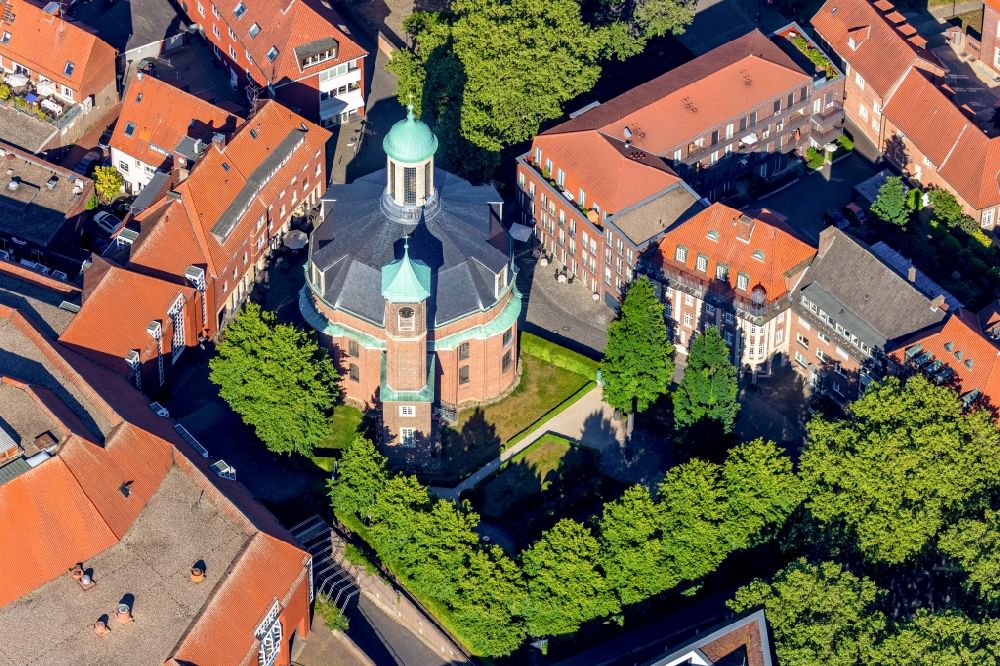 Luftbild Münster - Clemenskirche in der Altstadt in Münster im Bundesland Nordrhein-Westfalen, Deutschland