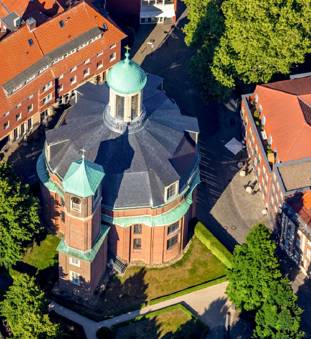 Luftaufnahme Münster - Clemenskirche in der Altstadt in Münster im Bundesland Nordrhein-Westfalen, Deutschland