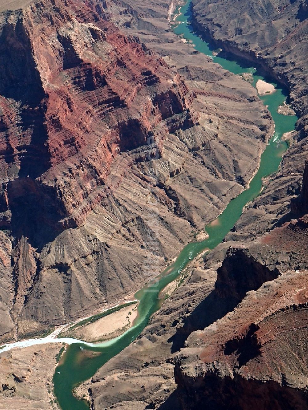 Luftaufnahme North Rim - Colorado River im Felsen- und Berglandschaft des Grand Canyon National Park in North Rim in Arizona, USA