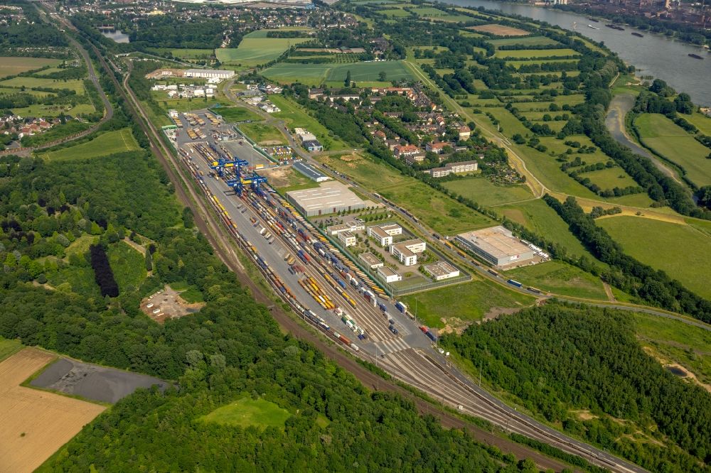 Luftaufnahme Duisburg - Container- Terminal im GVZ Güterverkehrszentrum im Ortsteil Hohenbudberg in Duisburg im Bundesland Nordrhein-Westfalen, Deutschland