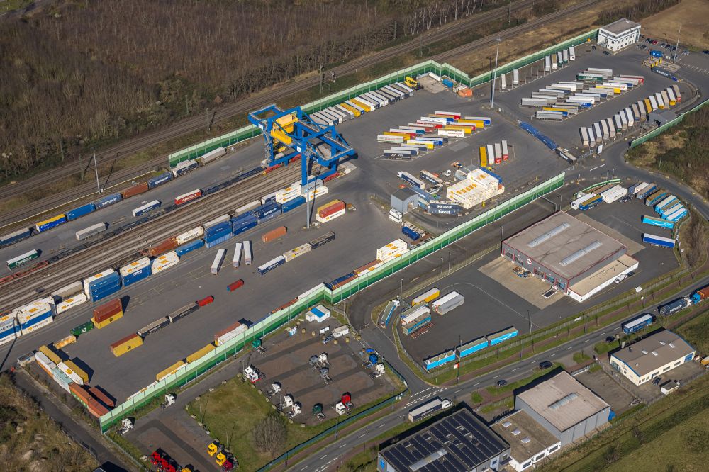Duisburg von oben - Container- Terminal Samskip Multimodal Rail Terminal im logport in Duisburg im Bundesland Nordrhein-Westfalen, Deutschland